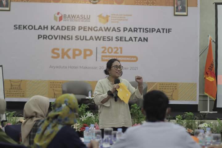 Ema Husain SPAK Indonesia Bawaslu SKPP Sekolah Kader Pengawas Partisipatif Sulawesi Selatan Membangun Karakter Berintegritas