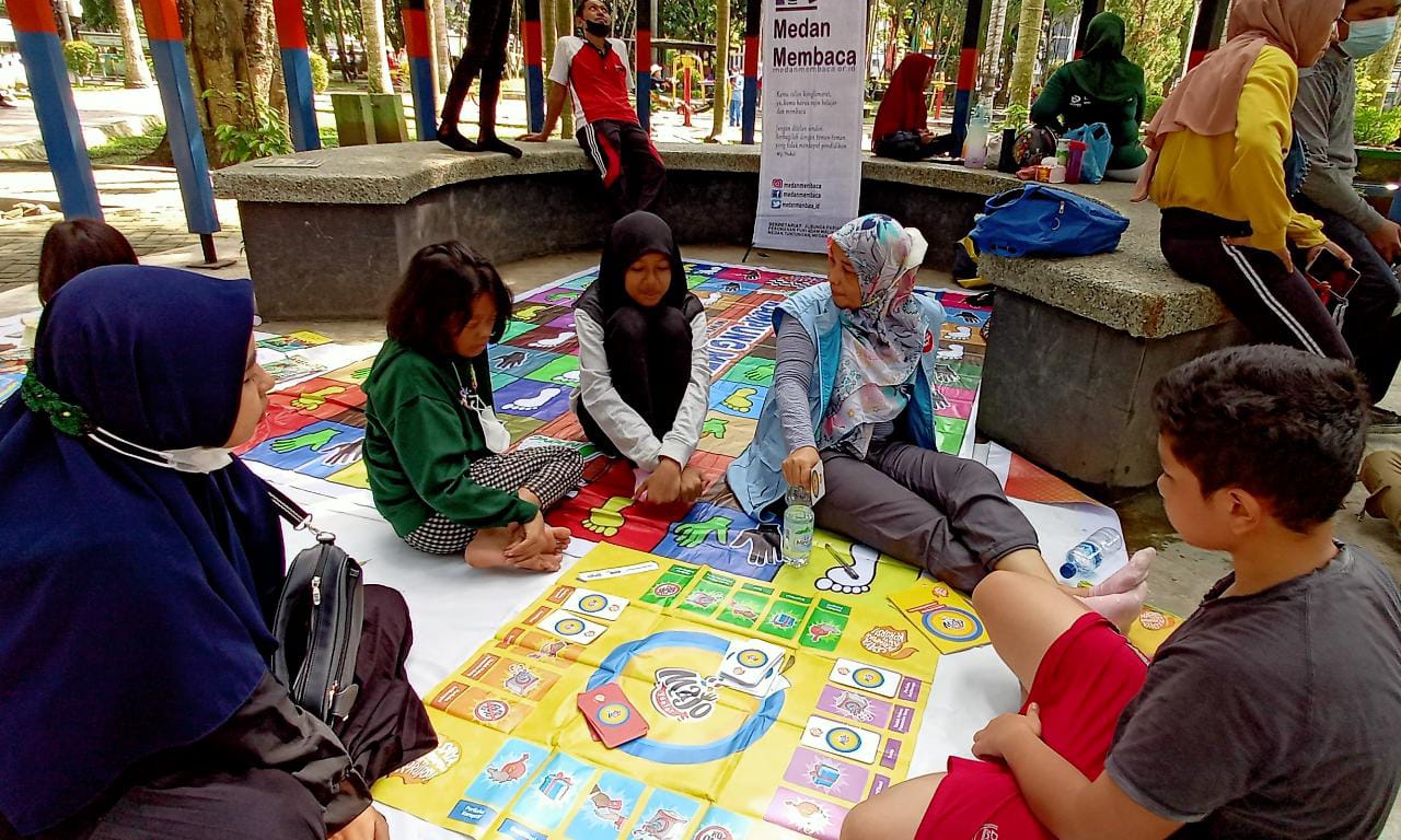 Bermain SPAK di Pojok Baca kolaborasi agen SPAK Medan Pera Sagala dengan Medan Membaca