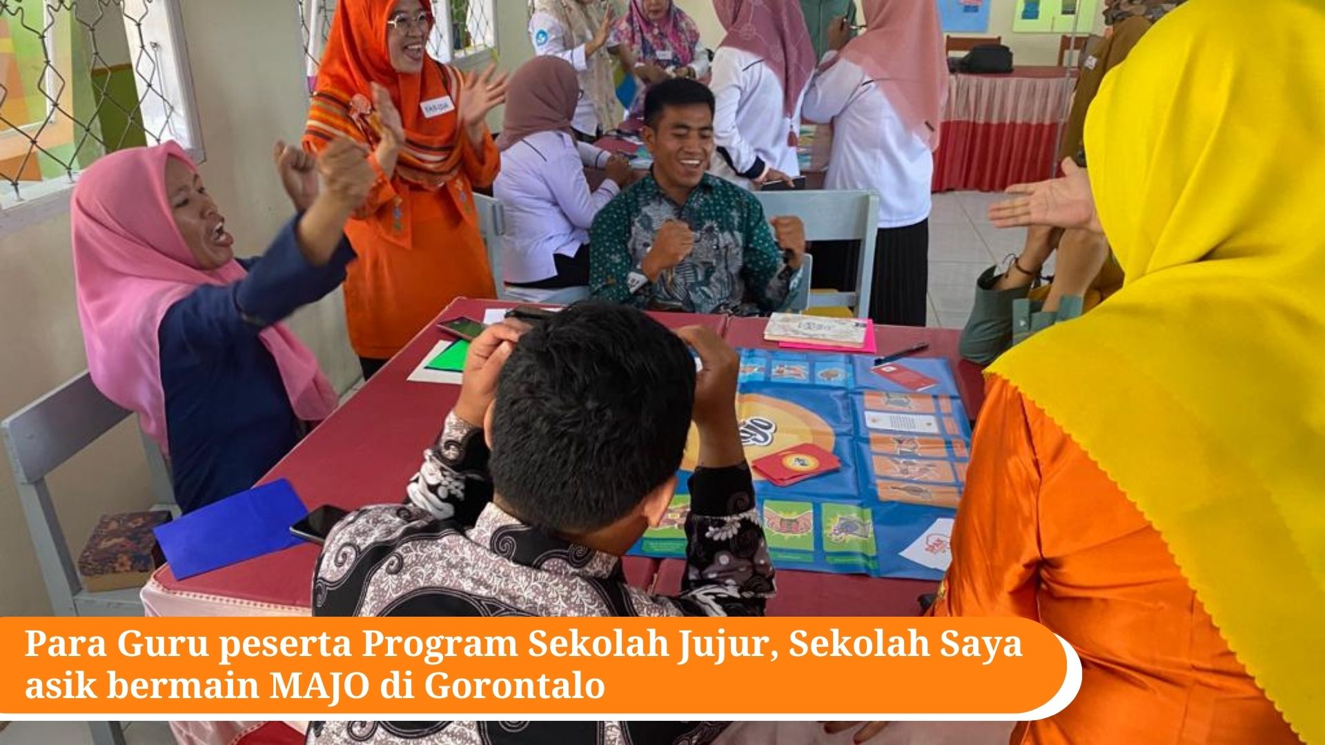 Siswa antri di Kantin Jujur SDN Menteng 03 Jakarta Pusat(4)